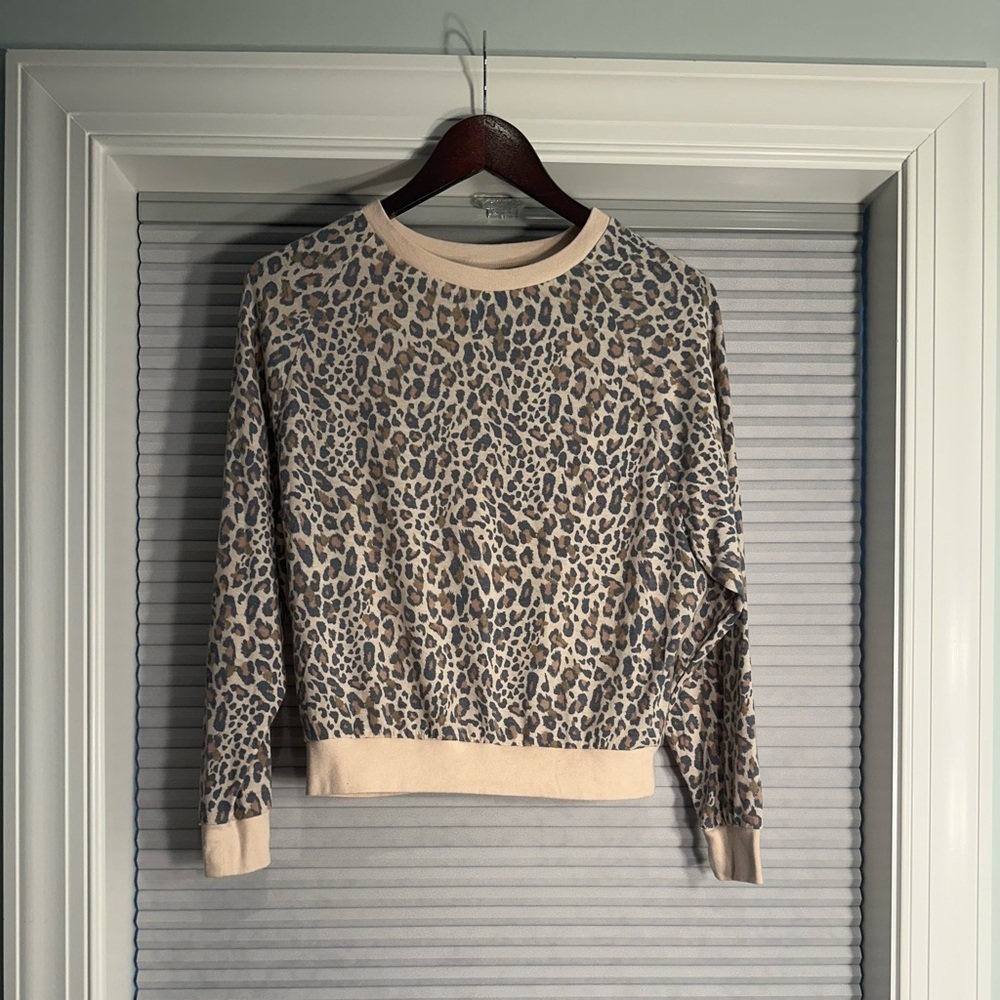 Honeydew lightweight soft leopard print sweatshirt G-9